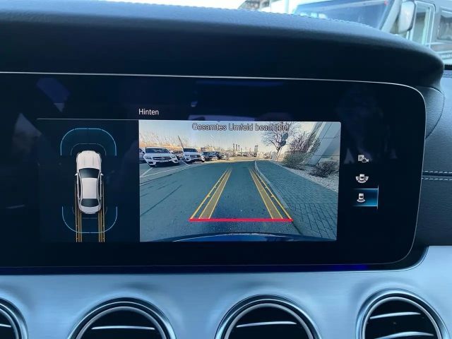 Mercedes-Benz E 220 AMG Line E 220 d Sedan