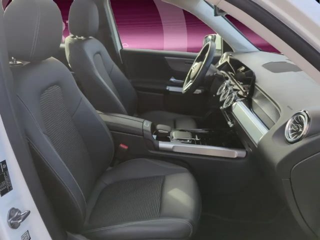 Mercedes-Benz GLB 200 AUTOM MULTIBEAM 360°KAMERA AHK TOTW PANO