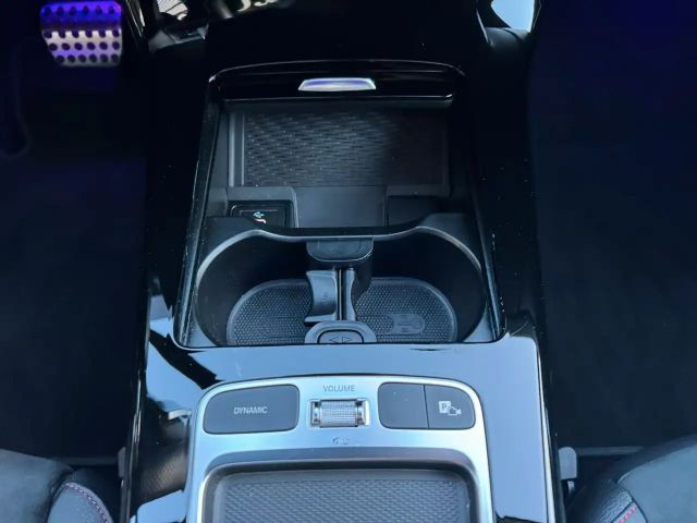 Mercedes-Benz CLA 200 AMG Line