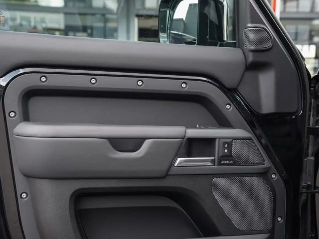 Land Rover Defender 110 Dynamic HSE