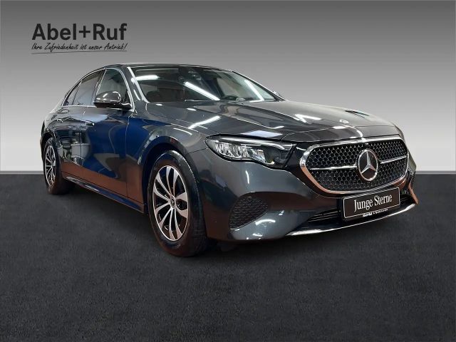 Mercedes-Benz E 200 AVANTGARDE Sedan