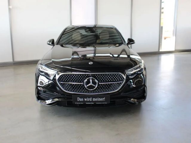 Mercedes-Benz E 200 AMG Line Sedan