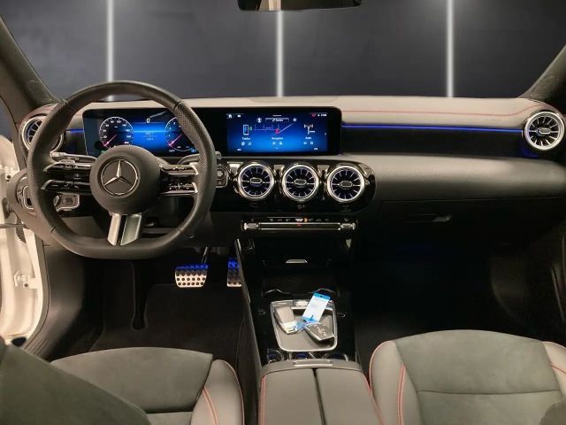 Mercedes-Benz CLA 200 AMG Line