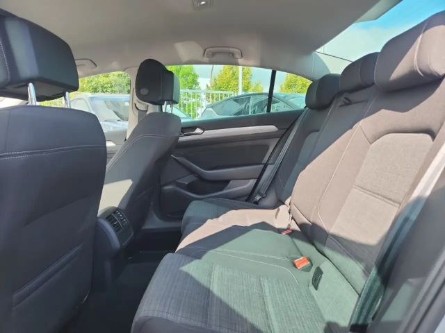 Volkswagen Passat 1.5 TSI BMT Business