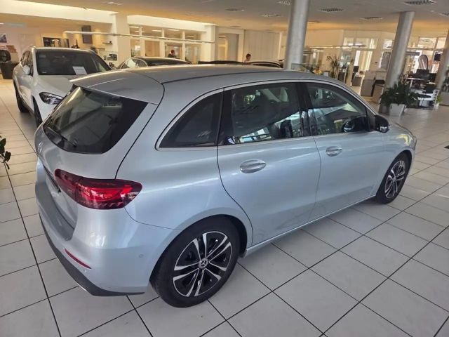 Mercedes-Benz B 200 Progressive Sedan