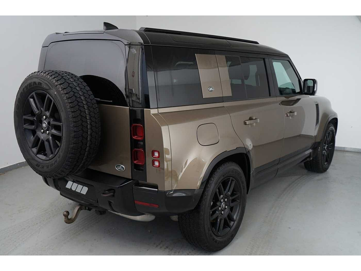 Land Rover Defender 110 Dynamic SE