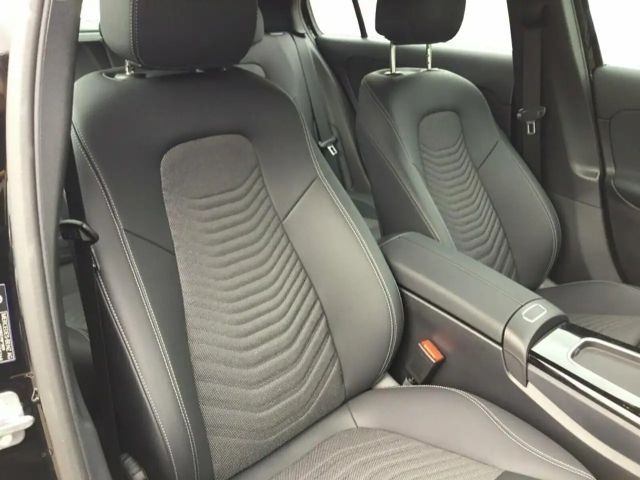 Mercedes-Benz A 180 PDC SHZ LED SpurH AUT LM KAM KlimaA