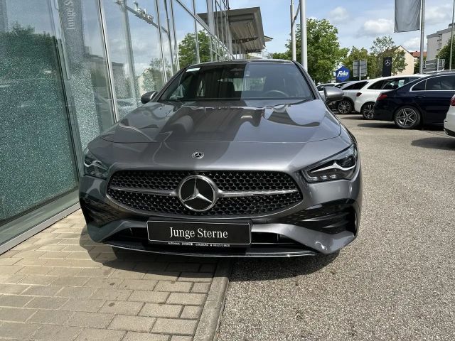 Mercedes-Benz CLA 200 AMG Line Coupé