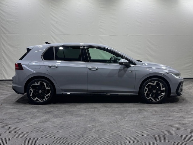 Volkswagen Golf 1.5 eTSI DSG R-Line