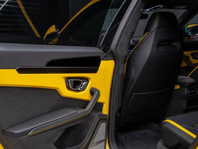 Lamborghini Urus Urus SE + B&W + Panorama + Massage seats + Ambient