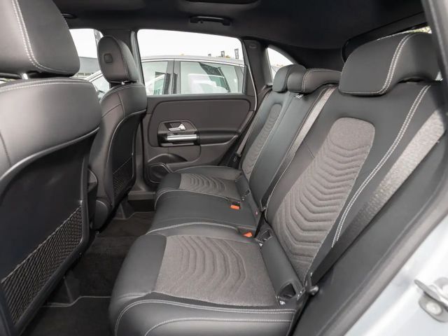 Mercedes-Benz B 180 B 180 d