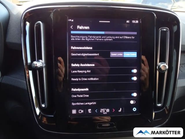 Volvo XC40 Core Recharge