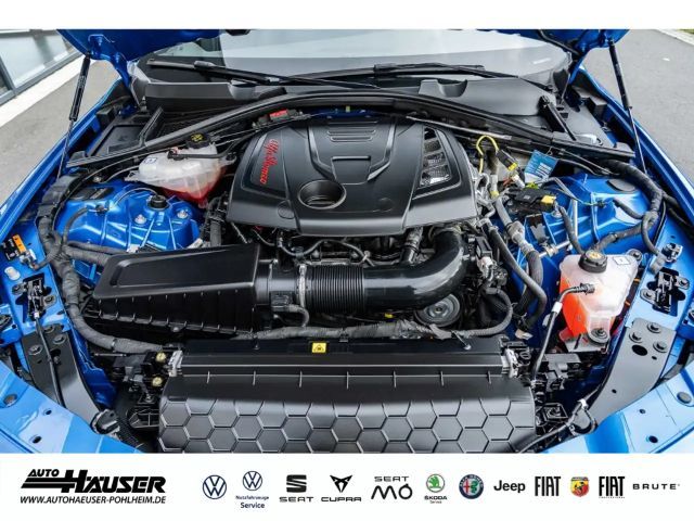 Alfa Romeo Giulia AT8 Q4 Turbo