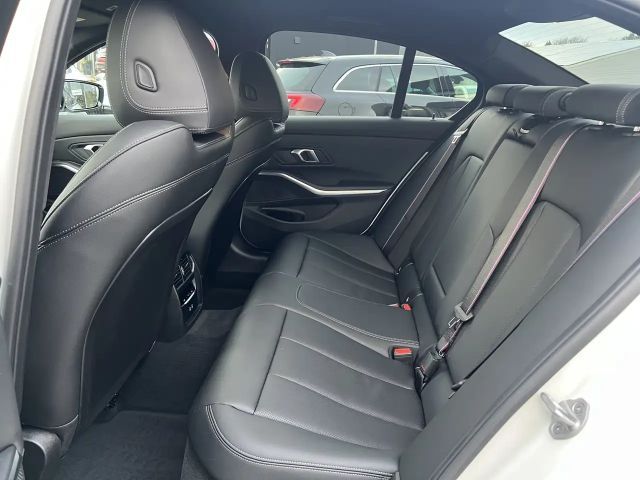 BMW 320 320i M-Sport Sedan