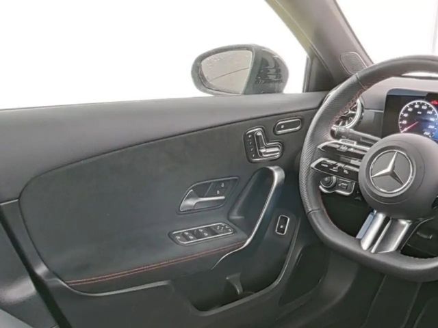 Mercedes-Benz A 250 A 250 e AMG Line