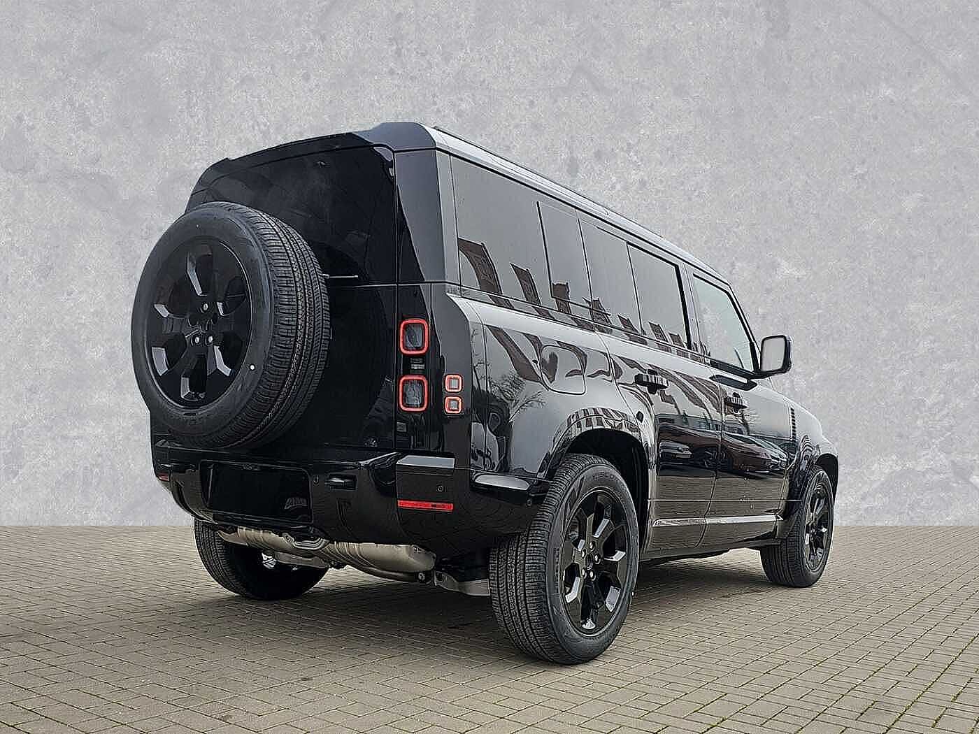 Land Rover Defender 110 Dynamic SE