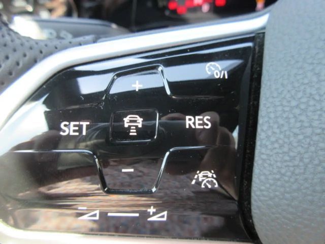 Volkswagen Golf DSG IQ.Drive R-Line Style