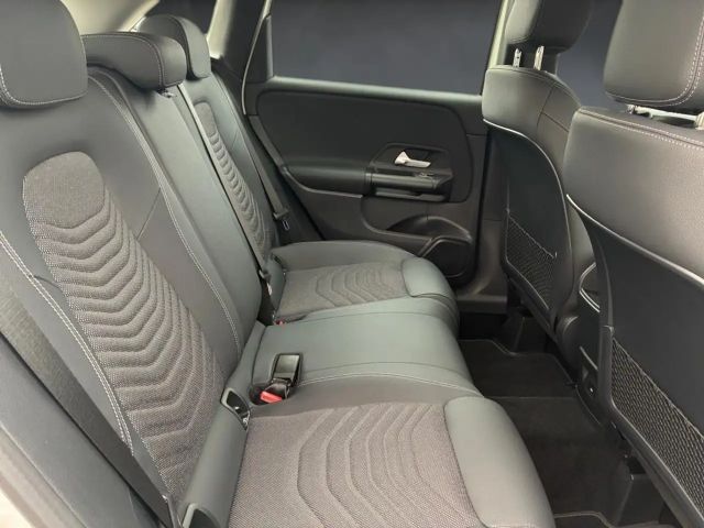 Mercedes-Benz B 180 Sedan