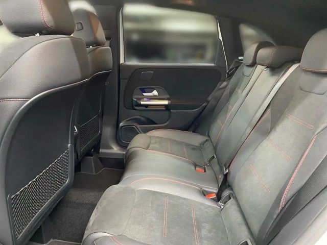 Mercedes-Benz B 200 AMG Line Sedan