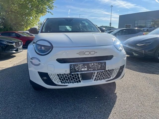 Fiat 600e HYBRID 100 RED KOMFORT STYLE