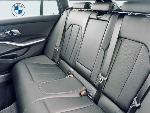 BMW 330 330d M-Sport Touring xDrive