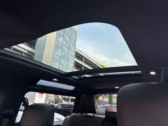 Land Rover Defender 90 D300 Dynamic HSE