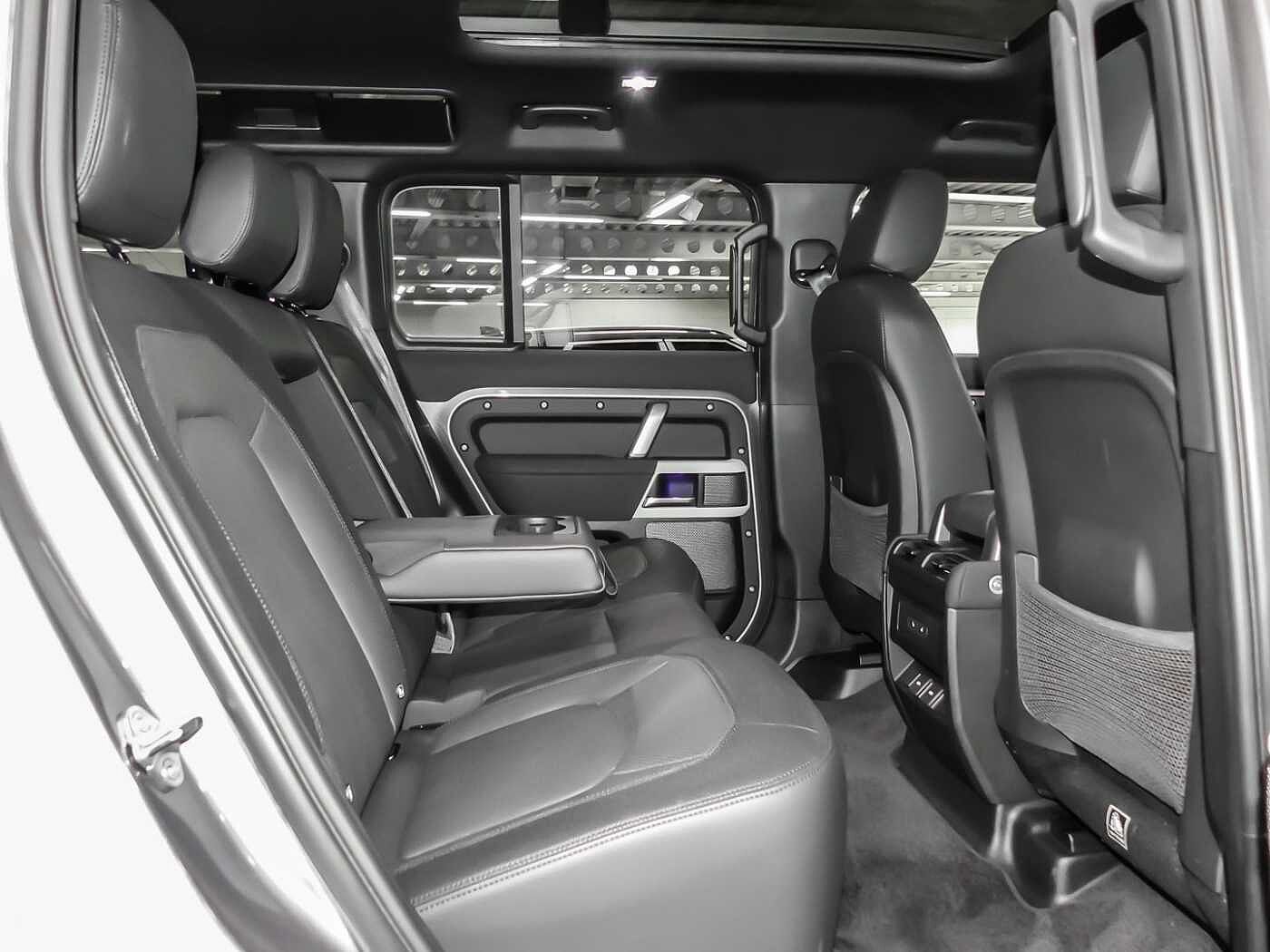 Land Rover Defender 110 Dynamic SE