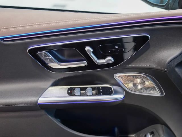 Mercedes-Benz EQE 300 Electric Art Sedan