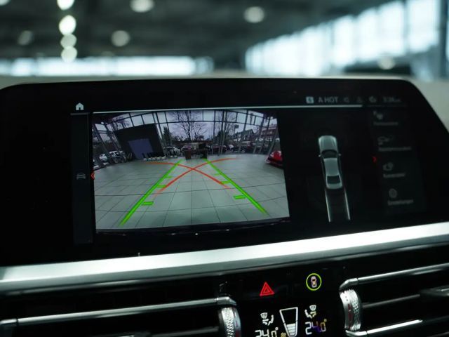 BMW 330 330d M-Sport Sedan