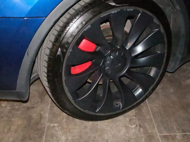 Tesla Model Y AWD Performance