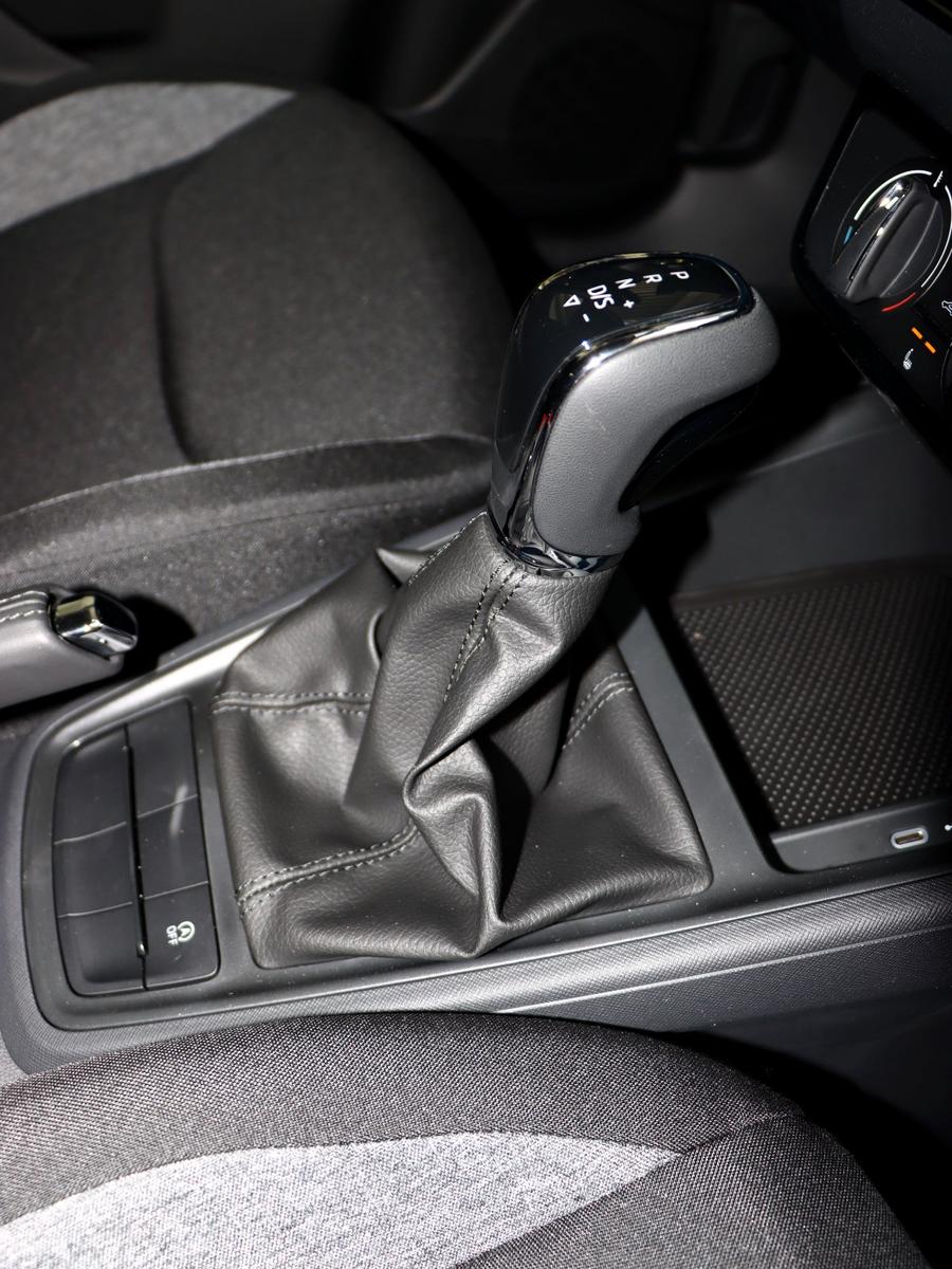 Skoda Scala 1.0 Essence DSG 116PS-AHK LED PDC Tempomat