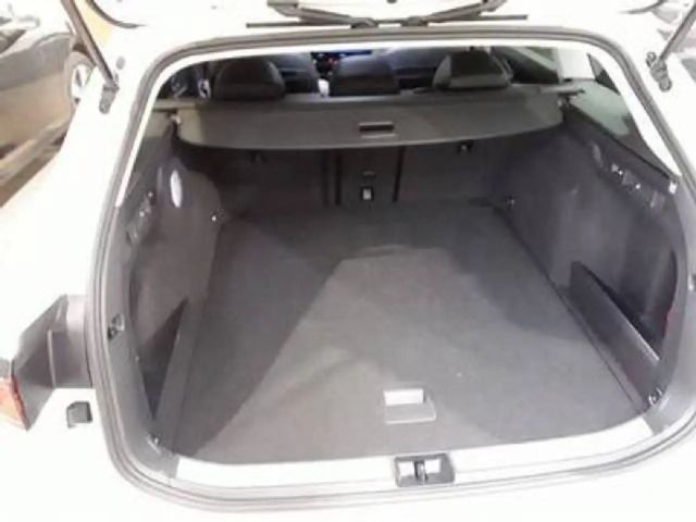 Volkswagen Passat 1.5 eTSI Business DSG Variant