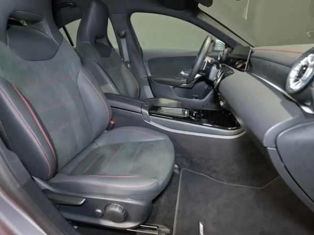 Mercedes-Benz CLA 200 AMG Line Coupé