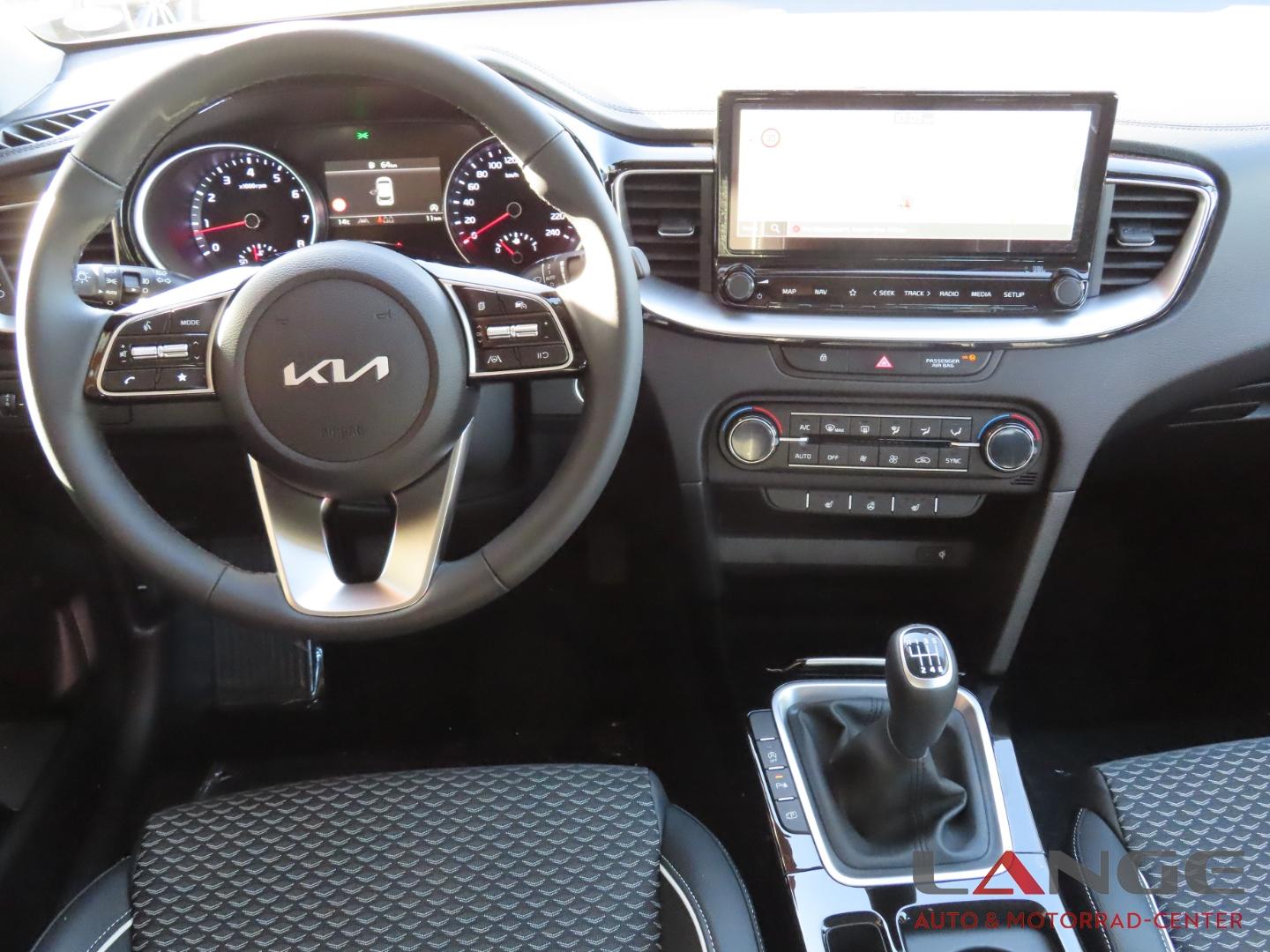 Kia Ceed Ceed 1.5T 140 SPI TEC LEDER Navi Klimaautom SHZ 