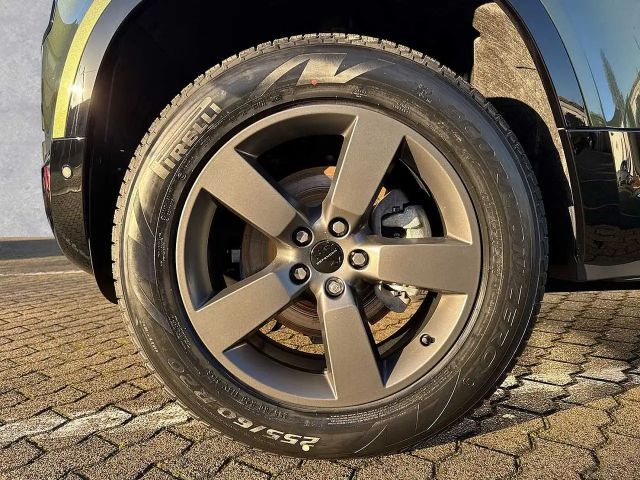 Land Rover Defender 110 D250 Dynamic HSE