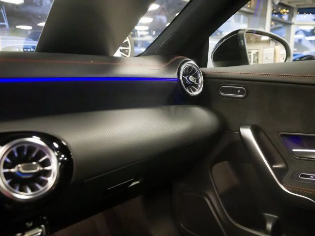 Mercedes-Benz CLA 200 AMG Line