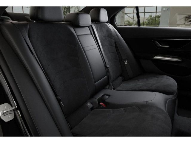 Mercedes-Benz E 220 AMG Line E 220 d Sedan