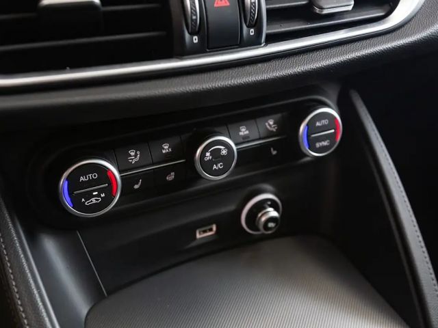 Alfa Romeo Stelvio AT8 Q4 Veloce