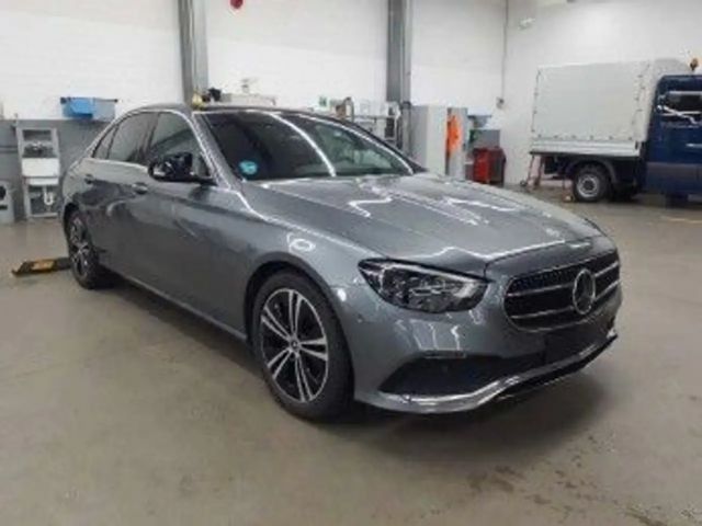 Mercedes-Benz E 220 AVANTGARDE E 220 d Sedan