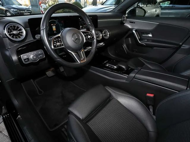 Mercedes-Benz A 250 A 250 e