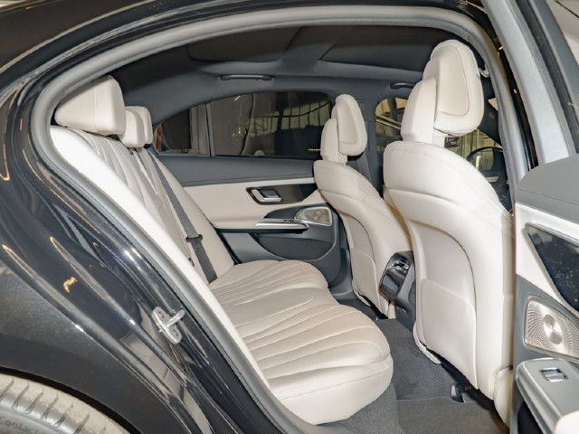 Mercedes-Benz E 220 AMG Line E 220 d Sedan