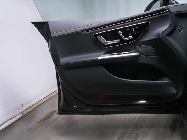 Mercedes-Benz EQE 300 Sedan