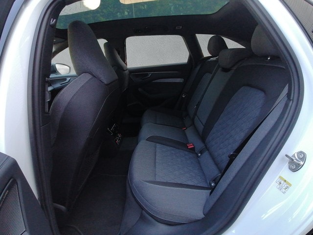 Audi A6 Avant Quattro S-Tronic