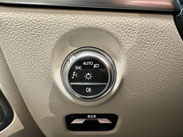 Mercedes-Benz C 200 Sedan