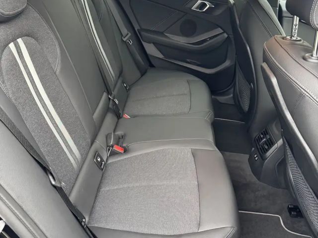 BMW 118 118i Sedan Sport Line