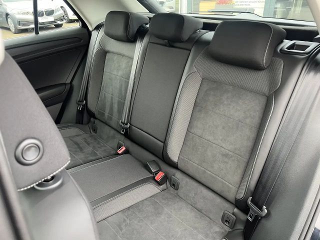Volkswagen T-Roc 2.0 TD Allrad LED Navi Pano USB Parkassistent