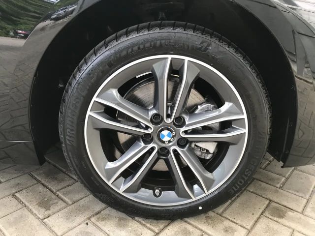 BMW 118 118i Sedan Sport Line