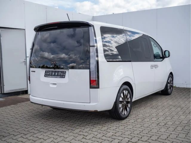 Hyundai Staria Signature