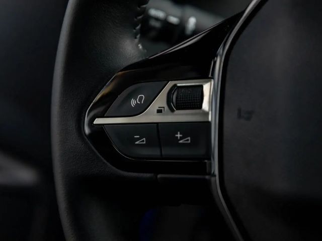 Peugeot 2008 100pk MT6 | Camera | Navi | Parkeers. a |  Carp...