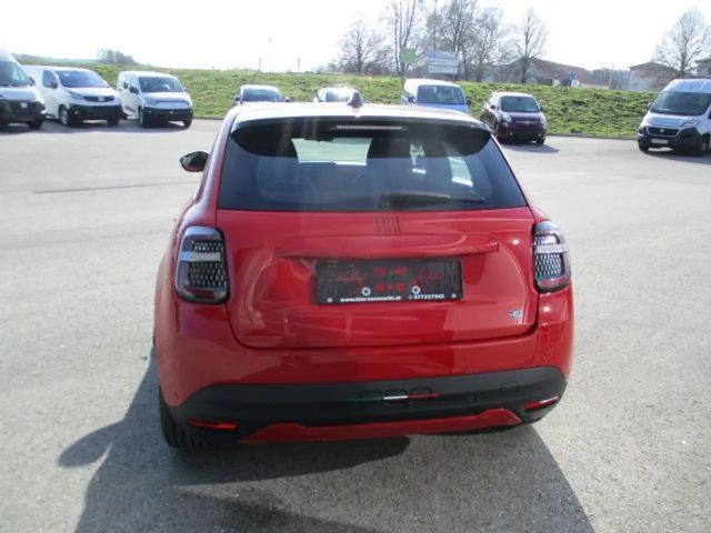 Fiat 600e Elektro (RED) 54 kWh